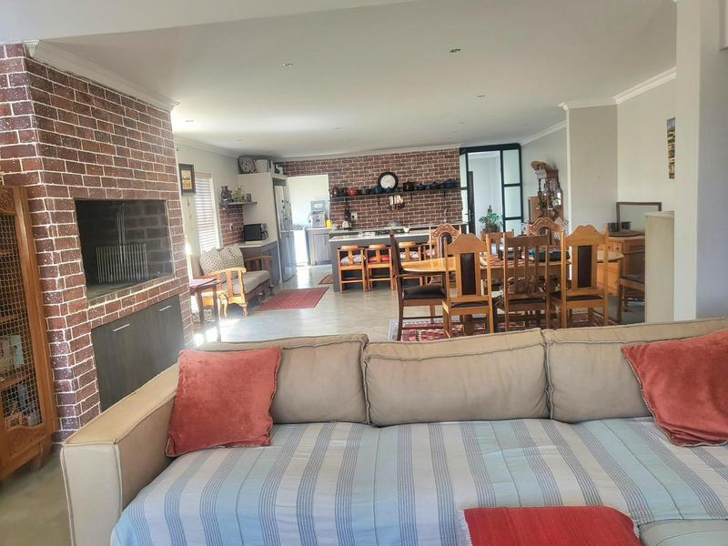 6 Bedroom Property for Sale in Sunset Estate Western Cape